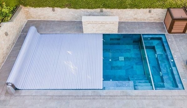 Otomatik Havuz Kapatma Örtüsü